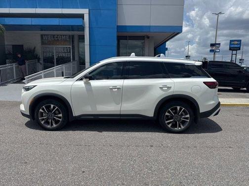 Majestic White 2023 INFINITI QX60 Luxe