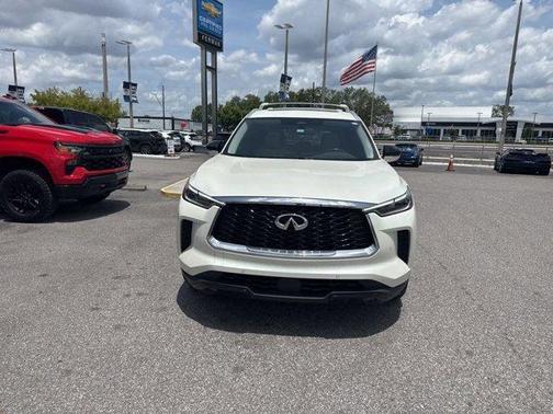 Majestic White 2023 INFINITI QX60 Luxe