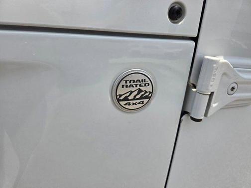 Bright White Clearcoat 2018 Jeep Wrangler Unlimited Sport
