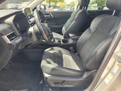 2022 Mitsubishi Outlander SE