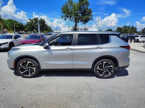 2022 Mitsubishi Outlander SE