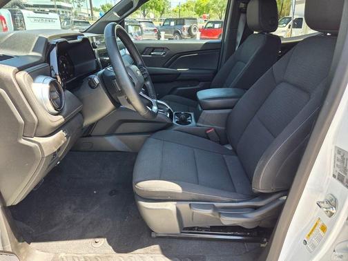 Summit White 2024 Chevrolet Colorado LT