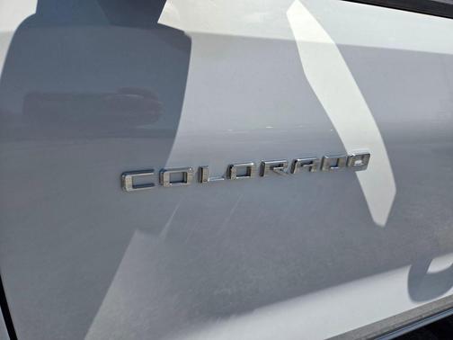 Summit White 2024 Chevrolet Colorado LT