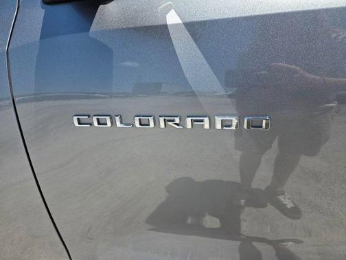 Sterling Gray Metallic 2024 Chevrolet Colorado WT