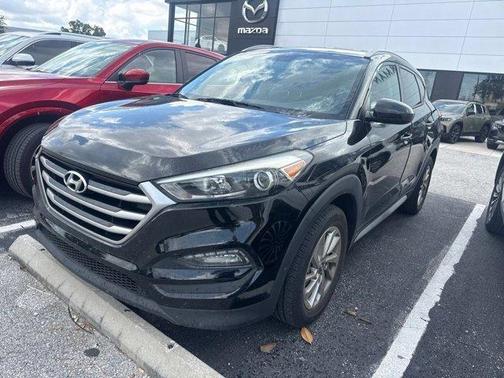 Black Noir Pearl 2017 Hyundai TUCSON SE
