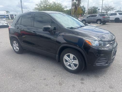 Mosaic Black Metallic 2020 Chevrolet Trax LS
