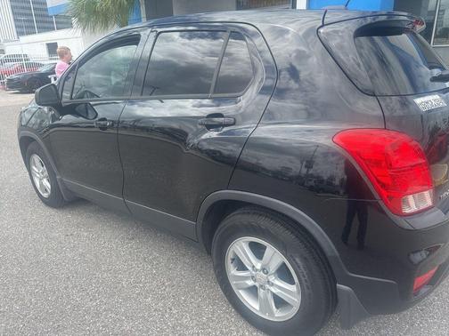 Mosaic Black Metallic 2020 Chevrolet Trax LS