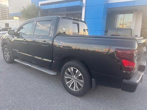 2017 Nissan Titan SL