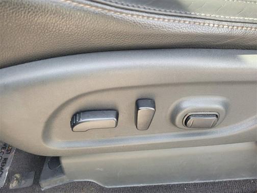 2017 Nissan Titan SL