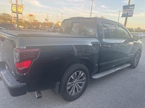 2017 Nissan Titan SL