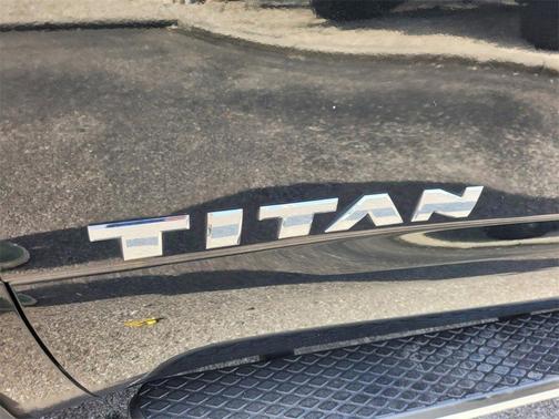 2017 Nissan Titan SL