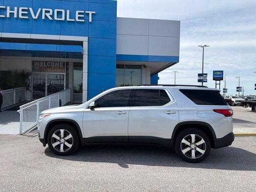 Silver Ice Metallic 2021 Chevrolet Traverse LT Leather
