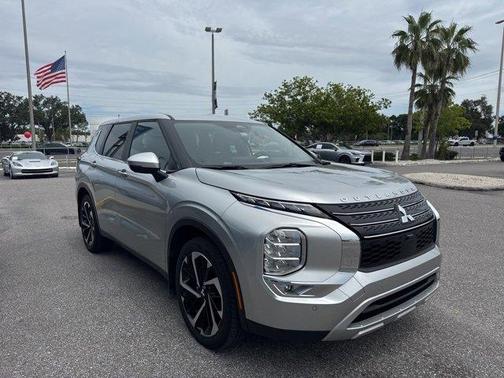 2023 Mitsubishi Outlander SE