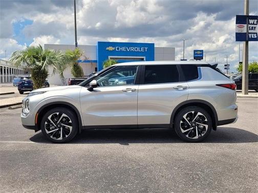 2023 Mitsubishi Outlander SE