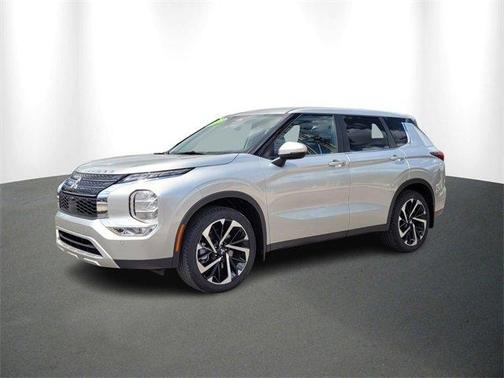 2023 Mitsubishi Outlander SE
