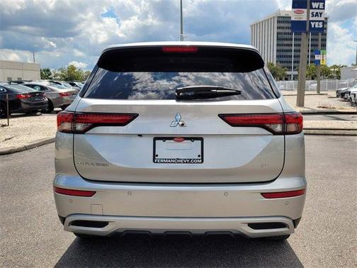 2023 Mitsubishi Outlander SE
