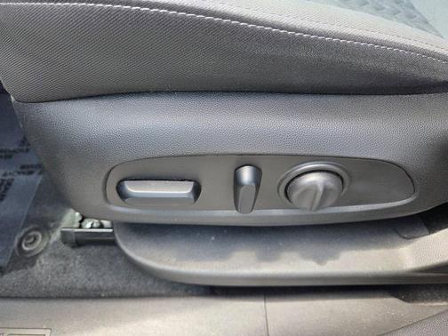 Sterling Gray Metallic 2023 Chevrolet Equinox 1LT