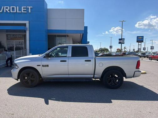 Bright Silver Clearcoat Metallic 2018 RAM 1500 Express