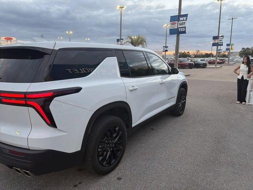 2024 Chevrolet Traverse LS