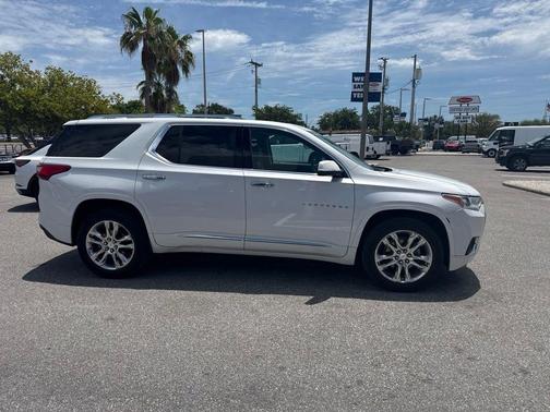Iridescent Pearl Tricoat 2021 Chevrolet Traverse High Country