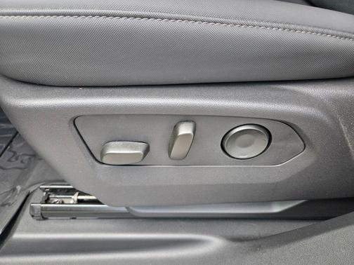 White 2024 GMC HUMMER EV Pickup 2X