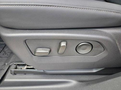 White 2024 GMC HUMMER EV Pickup 2X