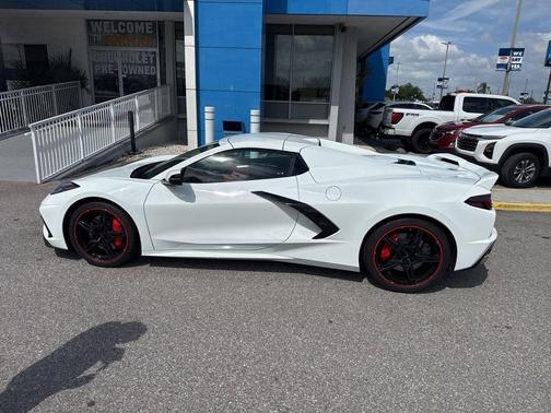 Arctic White 2022 Chevrolet Corvette Stingray w/2LT