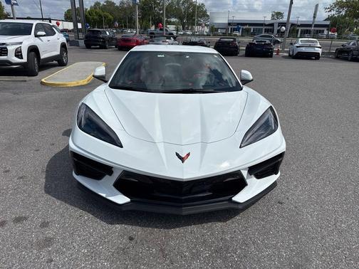 Arctic White 2022 Chevrolet Corvette Stingray w/2LT