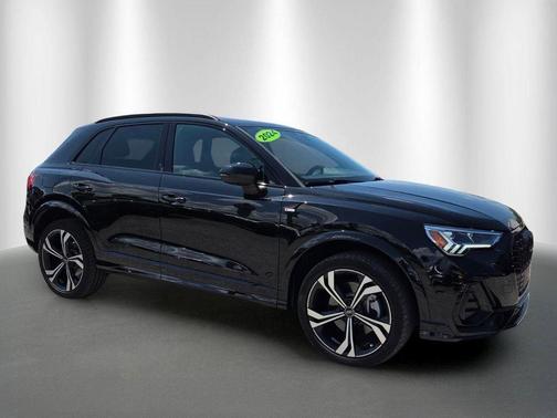 Mythos Black Metallic 2024 Audi Q3 45 S line Premium