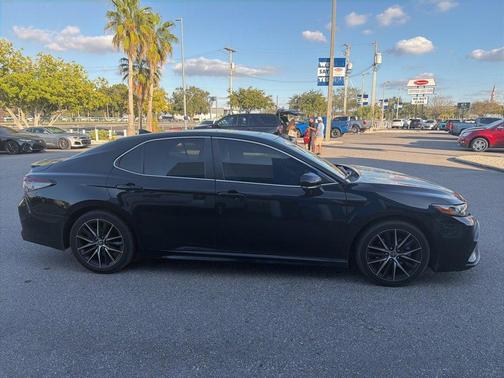 2022 Toyota Camry SE