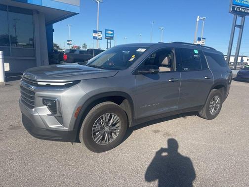 2025 Chevrolet Traverse LT