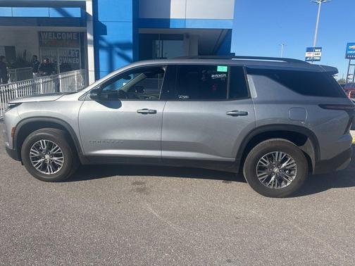 2025 Chevrolet Traverse LT