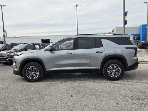 2025 Chevrolet Traverse LT