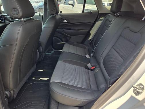 Summit White 2025 Chevrolet Trax LT