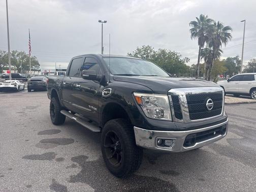 2017 Nissan Titan SV