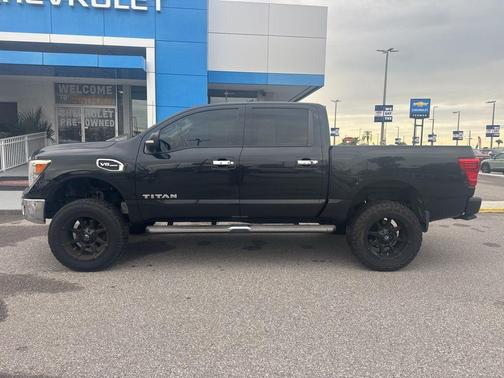 2017 Nissan Titan SV