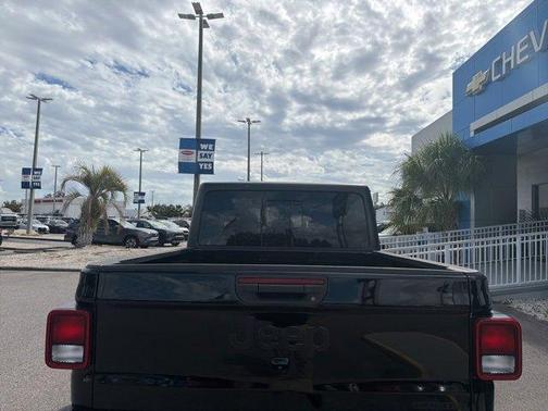 2020 Jeep Gladiator Sport