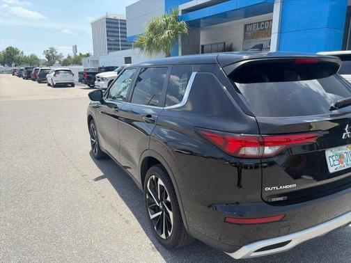 2022 Mitsubishi Outlander SE
