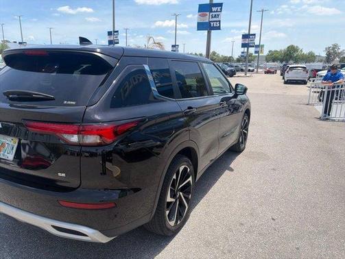 2022 Mitsubishi Outlander SE