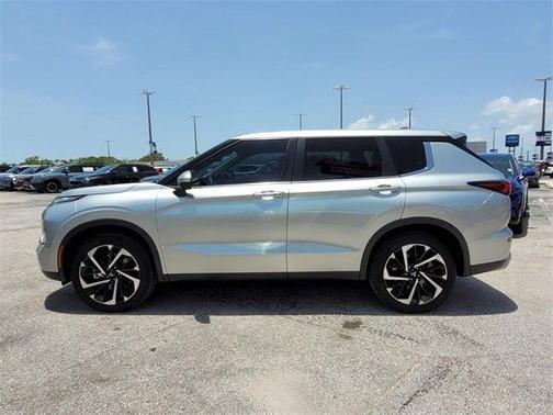 2022 Mitsubishi Outlander SE