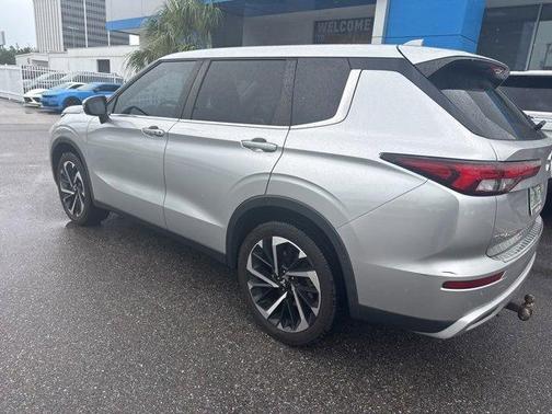 2022 Mitsubishi Outlander SE