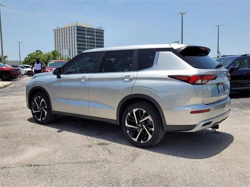 2022 Mitsubishi Outlander SE