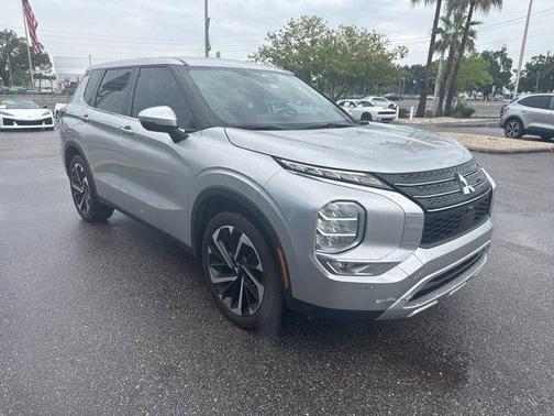 2022 Mitsubishi Outlander SE