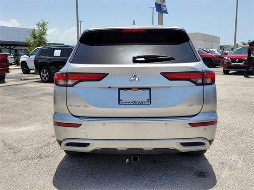 2022 Mitsubishi Outlander SE