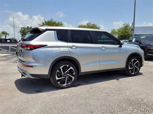 2022 Mitsubishi Outlander SE