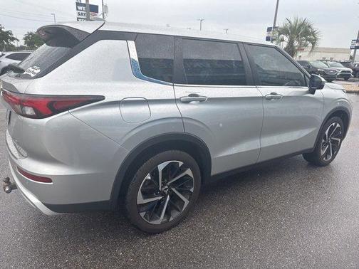 2022 Mitsubishi Outlander SE