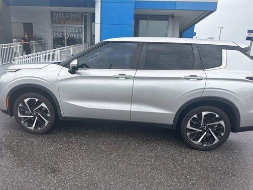 2022 Mitsubishi Outlander SE