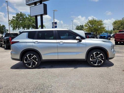 2022 Mitsubishi Outlander SE