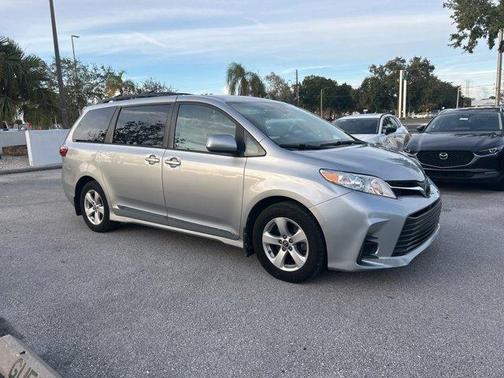 2020 Toyota Sienna LE