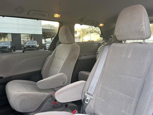 2020 Toyota Sienna LE